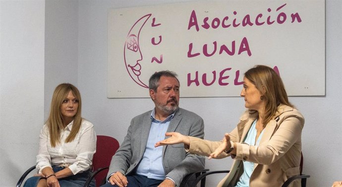 Archivo - El secretario general del PSOE de Andalucía, Juan Espadas, este jueves en Huelva durante su encuentro con asociaciones de personas con discapacidad.