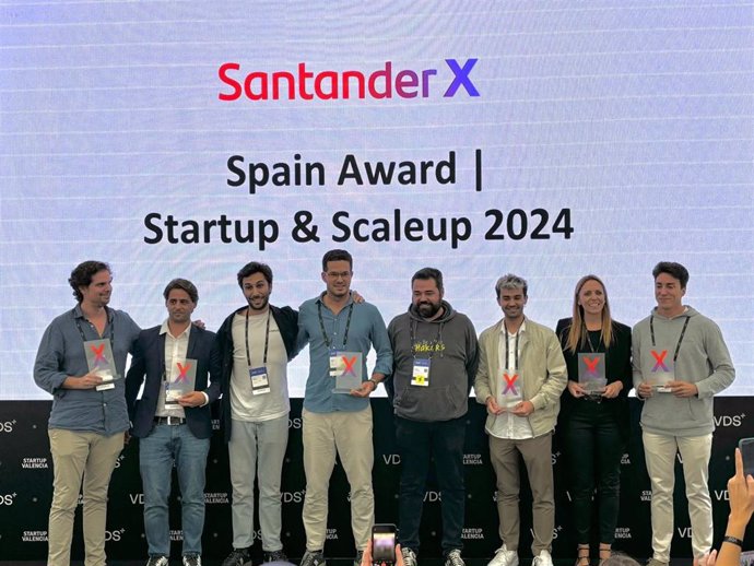 Santander entrega sus Santander X Spain Award 2024 a la 'scaleup' Shakers y a la 'startup' Uraphex