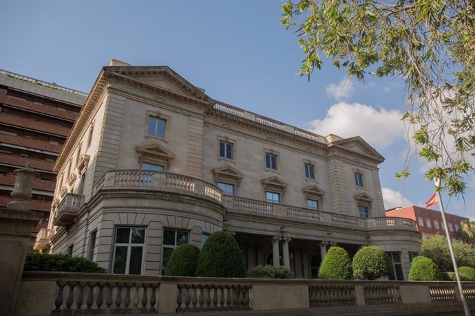 Archivo - Fachada de la sede del Banco Mediolanum en la Avenida Diagonal de Barcelona.