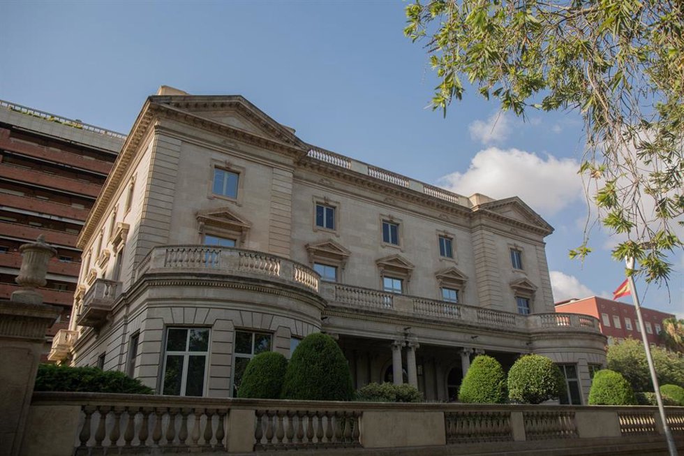 Archivo - Fachada de la sede del Banco Mediolanum en la Avenida Diagonal de Barcelona.