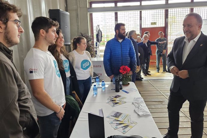 El presidente de la Diputación durante la inauguración de la Feria de Empleo y Emprendimiento del Bierzo