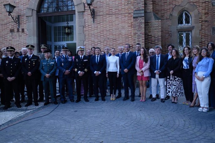 La portavoz del equipo de Gobierno, Elisa Pérez de Siles, acompañada por la concejala delegada de Acción Exterior, Mar Torres, y otros ediles de la Corporación, en la celebración institucional del Día de las Naciones Unidas.