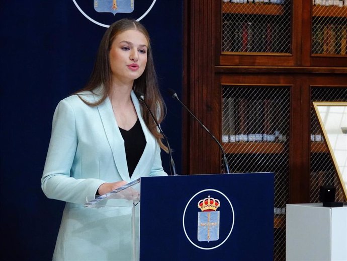 La princesa Leonor, interviene durante el recibimiento de la Medalla de Asturias, en el edificio Histórico de la Universidad de Oviedo