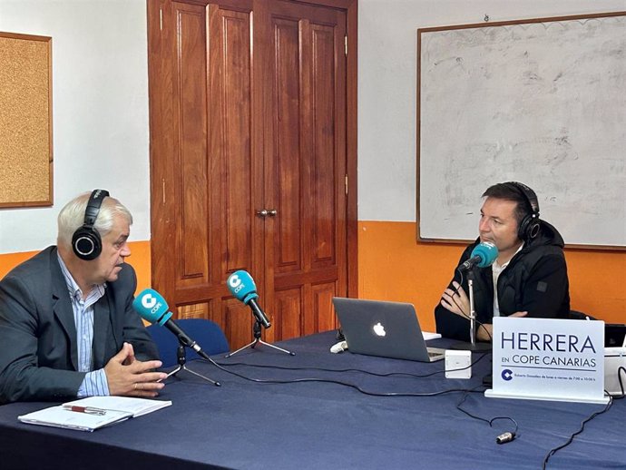 El presidente del Cabildo de El Hierro, Alpidio Armas, entrevistado por Roberto González en el programa 'Herrera en COPE Canarias'