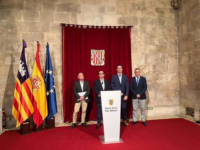 Los representantes de Pimeb, en el Consolat de Mar.