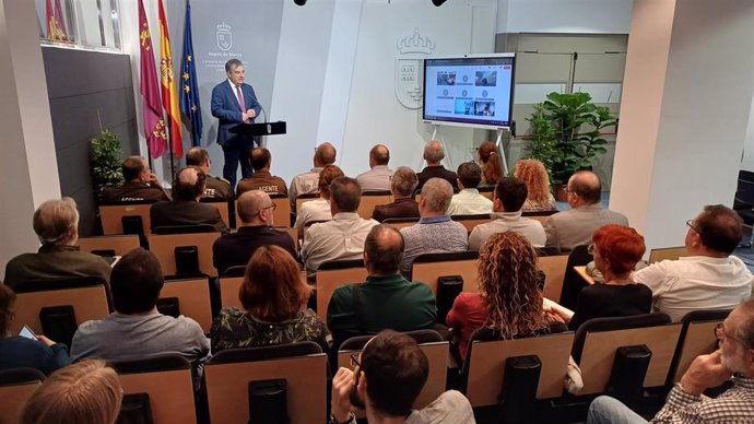 El consejero de Medio Ambiente, Universidades, Investigación y Mar Menor, Juan María Vázquez, durante la inauguración del Genmeda