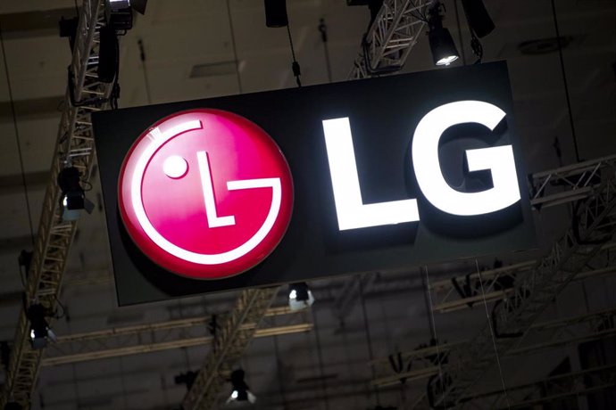 Archivo - FILED - 01 September 2022, Berlin: LG's logo at the IFA electronics trade show. Photo: Fabian Sommer/dpa