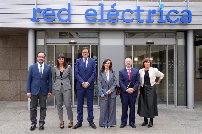 Visita del ministro Óscar López y de los Secretarios de Estado de Digitalización e Inteligencia Artificial y de Telecomunicaciones e Infraestructuras Digitales a Redeia.