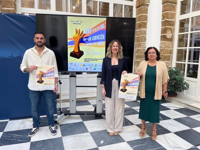 La diputada de Cultura, Vanesa Beltrán, y la delegada de Cultura del Ayuntamiento de Bornos, María José Lugo, en la presentación del XII Festival de la Canción en Lenguaje de Signos 'La Seña'.