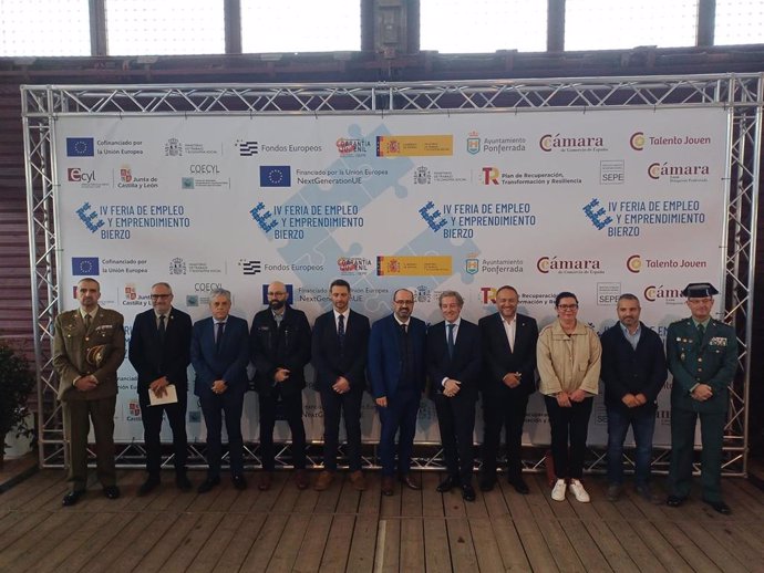 Representantes institucionales presentes en la inauguración de la IV Feria de Empleo y Emprendimiento del Bierzo.