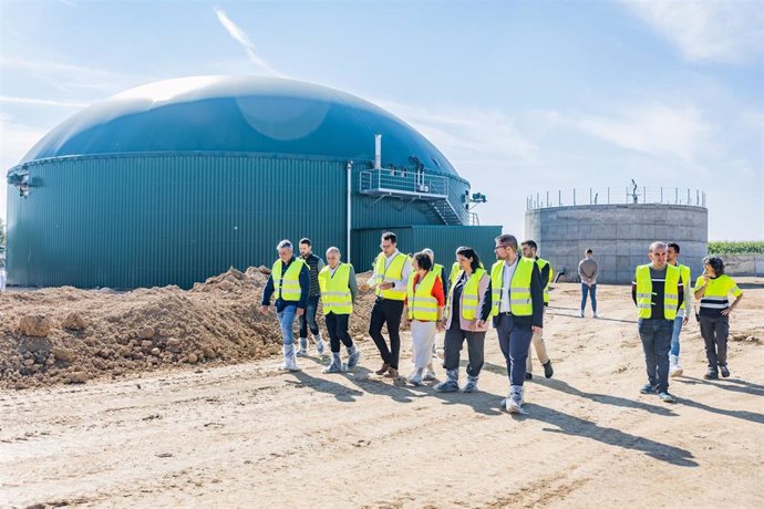 Romero visita la planta de biogás de Alcarràs (Lleida)