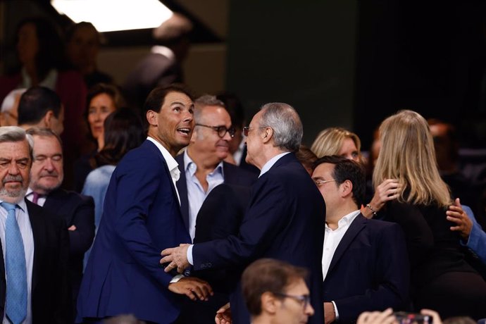 Archivo - Rafael Nadal saluda a Florentino Pérez en el palco del Santiago Bernabéu