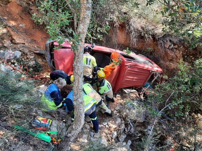 Bomberos rescatan al herido en Serradilla