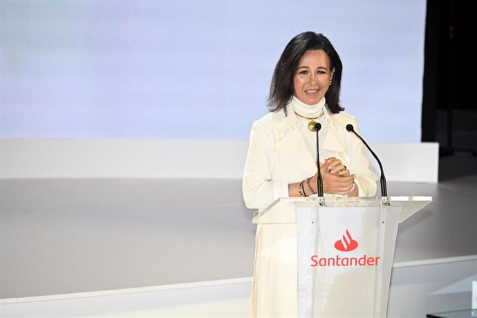 Archivo - La presidenta de Banco Santander, Ana Botín.