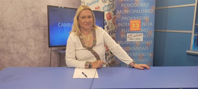 La alcaldesa de Torrelodones, Almudena Negro, en Canal 33 TV de Madrid