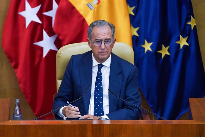 El presidente de la Asamblea de Madrid, Enrique Ossorio, durante una sesión plenaria en la Asamblea de Madrid, a 3 de octubre de 2024, en Madrid (España). 