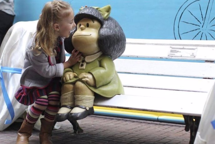 Escultura de Mafalda del artista el argentino Pablo Irrgang