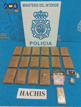 La Policía Nacional detiene a un hombre por agredir a su hija y por traficar con droga en el domicilio familiar