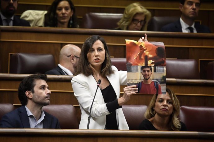 La secretaria general de Podemos, Ione Belarra, interviene durante una sesión de control al Gobierno, en el Congreso de los Diputados, a 16 de octubre de 2024, en Madrid (España)