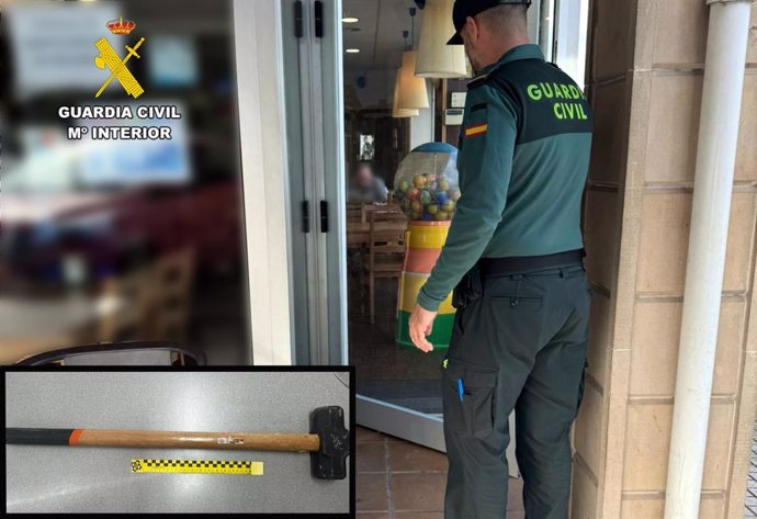 La Guardia Civil en el establecimiento hostelero de Beranga.