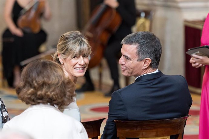 Archivo - El presidente del Gobierno, Pedro Sánchez, y su esposa, Begoña Gómez.