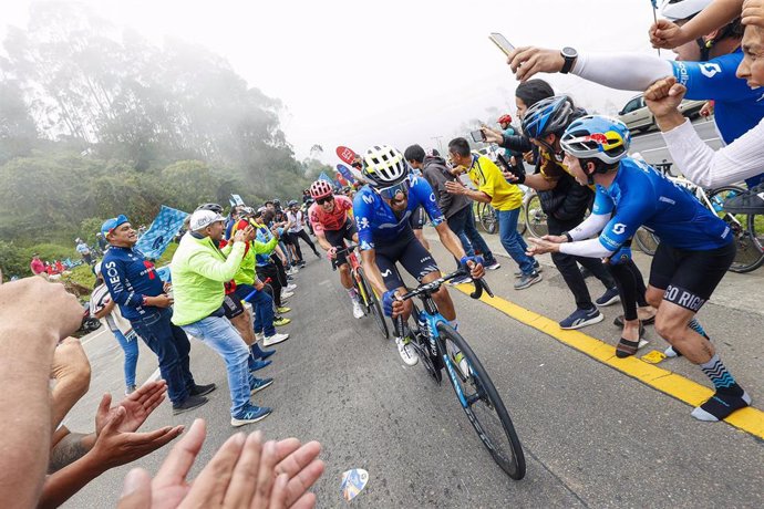 El ciclista colombiano Iván Ramiro Sosa disputa una etapa con el Movistar Team.