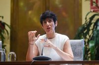 Saiz defiende el modelo de atención humanitaria del Gobierno, "antagónico" al de Meloni