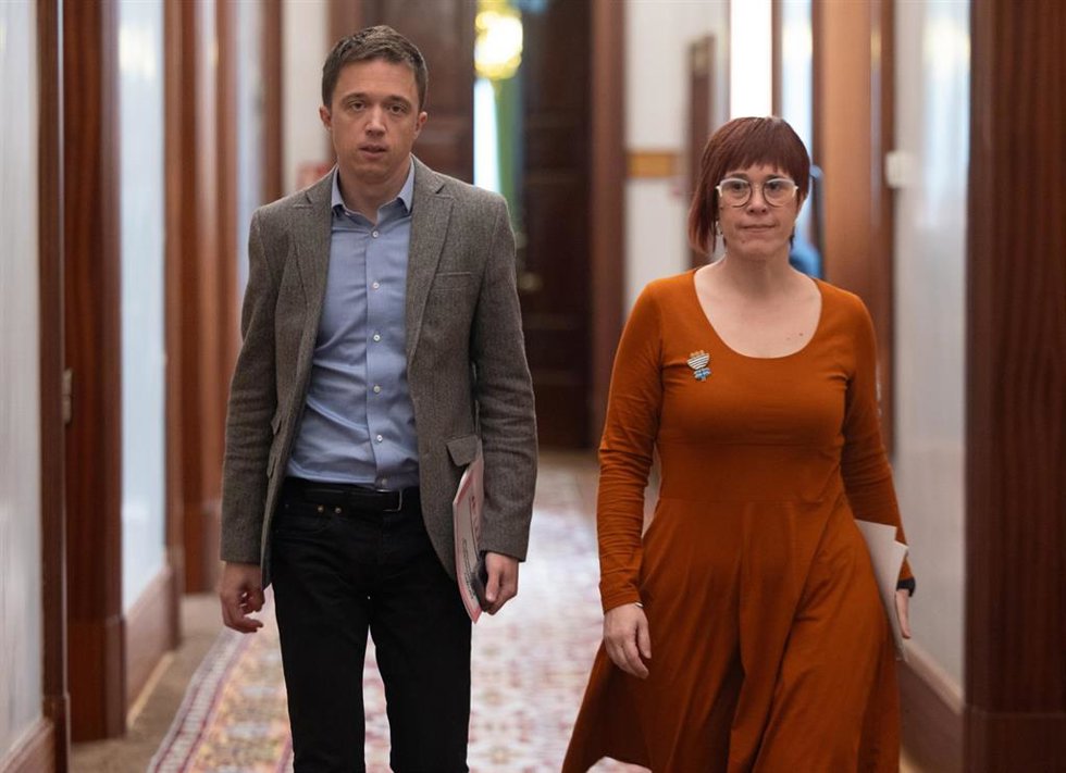 Archivo - El exportavoz de Sumar en el Congreso, Íñigo Errejón, y la portavoz de Compromís y adjunta de Sumar en el Congreso, gueda Micó, en una imagen de archivo
