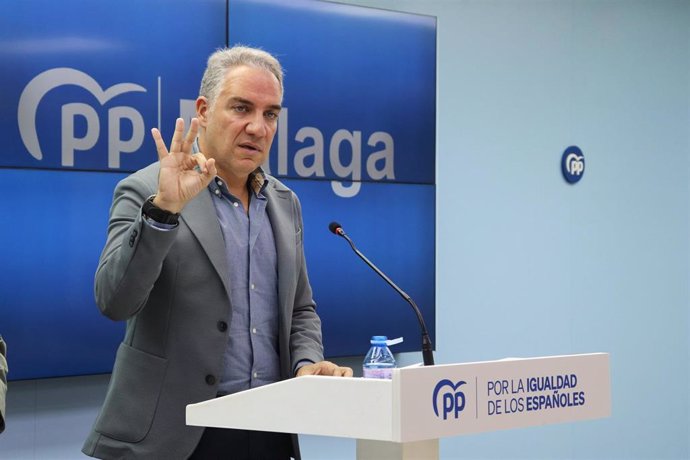 El vicesecretario de Coordinación Autonómica y Local y Análisis Electoral del PP, Elías Bendodo, en rueda de prensa en Málaga.