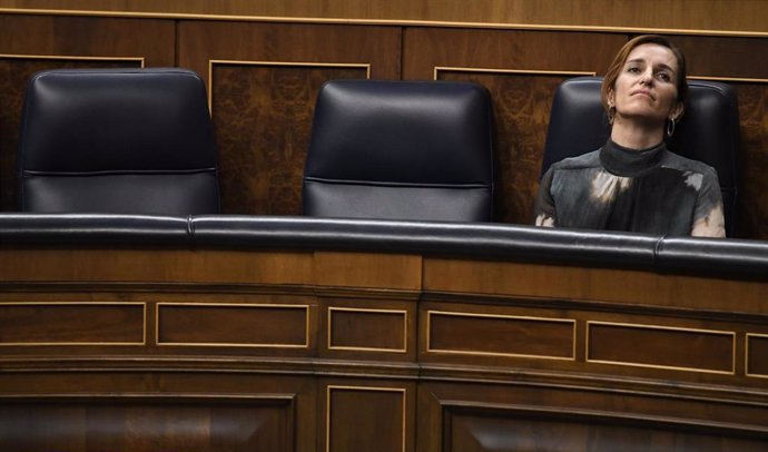 La ministra de Sanidad, Mónica García, durante una sesión de control al Gobierno, en el Congreso de los Diputados, a 23 de octubre de 2024, en Madrid (España). 