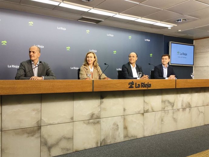 Comparecencia de prensa para informr que La Rioja será la sede de la unidad de ensayos clínicos con medicamentos innovadores contra el cáncer de referencia del norte de España