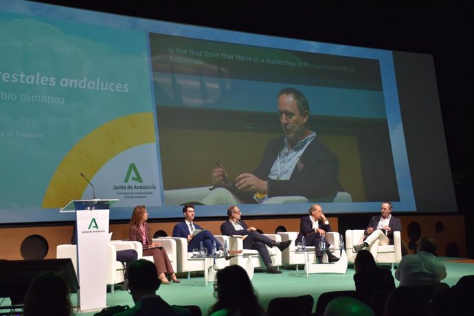 El director general de Política Forestal y Biodiversidad de la Junta, Juan Ramón Pérez Valenzuela, en el I Congreso Internacional sobre Cambio Climático.