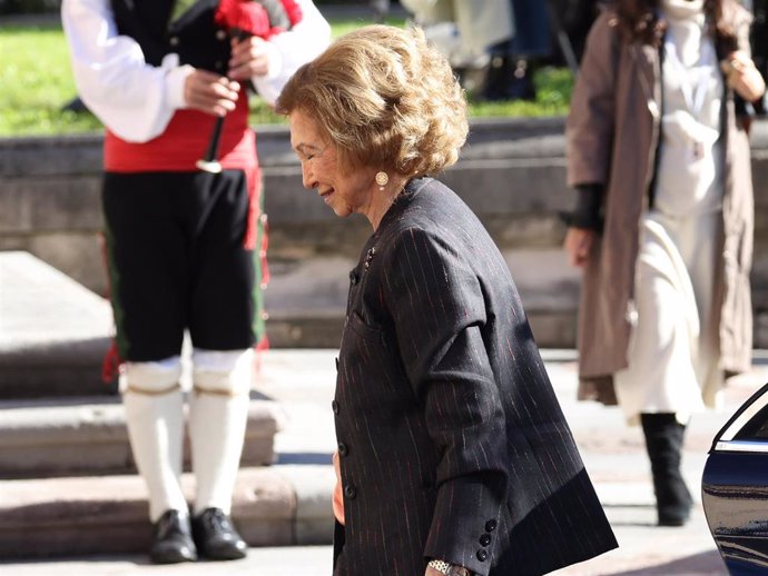 La reina Sofía llega al hotel Reconquista de Oviedo para asistir a los Premios Princesa de Asturias