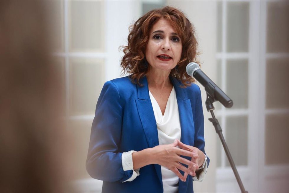 La vicepresidenta primera del Gobierno y ministra de Hacienda, María Jesús Montero, durante la Clausura las jornadas sobre 'Garantía de integridad y fiabilidad de las cuentas públicas' en la Delegación del Gobierno, a 25 de octubre de 2024 en Sevilla (A