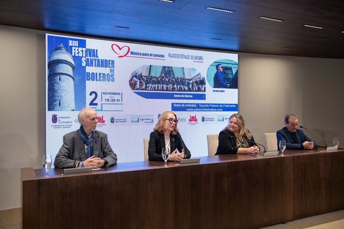 La Directora General De Cultura Y Patrimonio, Eva Guillermina Fernández, Interviene En La Rueda De Prensa De Presentación Del XIII Festival Santander De Boleros.