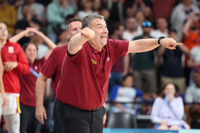 Archivo - Head coach Miguel Mendez of Spain, Basketball, Women's Group Phase - Group A between Spain and China during the Olympic Games Paris 2024 on 28 July 2024 at Pierre Mauroy Stadium in Villeneuve-d'Ascq near Lille, France - Photo Laurent Sanson / Pa