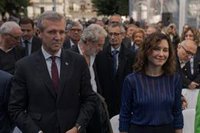 Ayuso bromea con su "día de absentismo laboral" en Galicia, que es "el lugar donde quería estar"