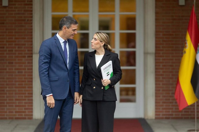 El presidente del Gobierno, Pedro Sánchez, mantiene un encuentro con la presidenta de la Junta de Extremadura, María Guardiola, en el Complejo de La Moncloa, a