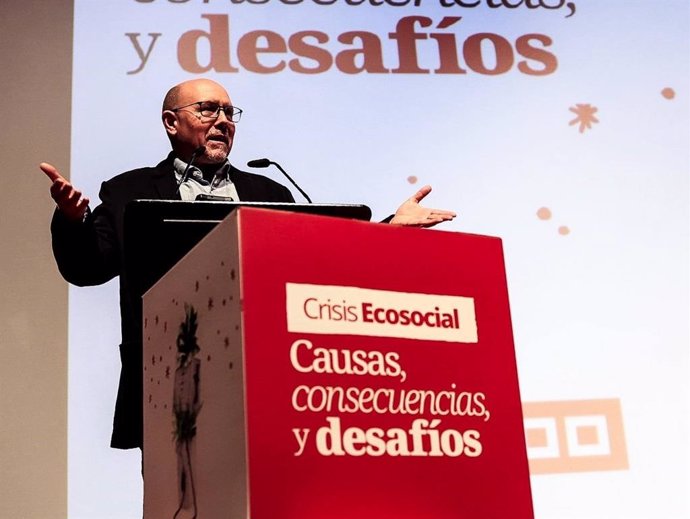 El secretario General de CCOO de Aragón, Manuel Pina, este viernes en el Congreso 'Crisis Ecosocial. Causas, consecuencias y Desafíos' que se celebra hasta este sábado en Teruel.