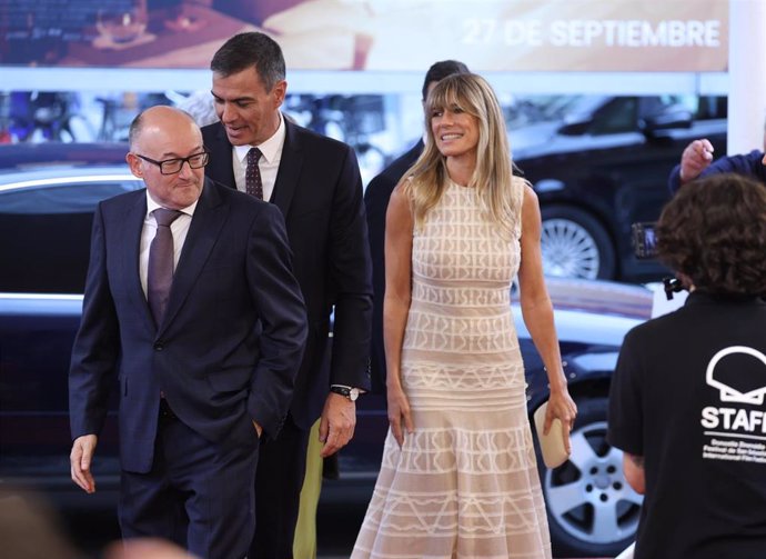 El presidente del Gobierno, Pedro Sánchez, y su mujer, Begoña Gómez