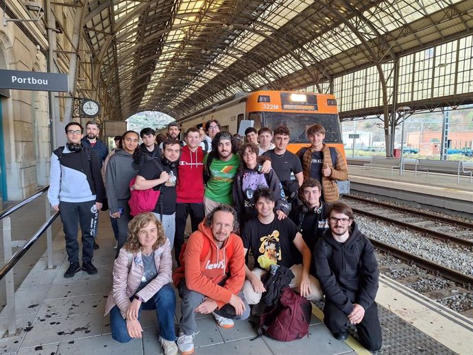 Un equipo de alumnos de Girona y Figueres gana el Hackatest de Renfe en Portbou (Girona)