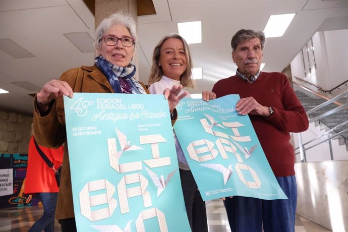 Isabel Albás, Rosa Sardá y Kim Sardá presentan la 43 edición de la Feria del Libro Antiguo de Córdoba.