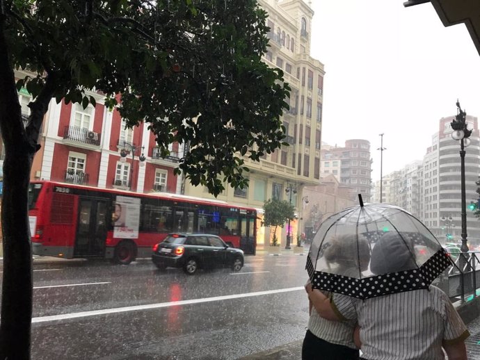 Archivo - Lluvia en València