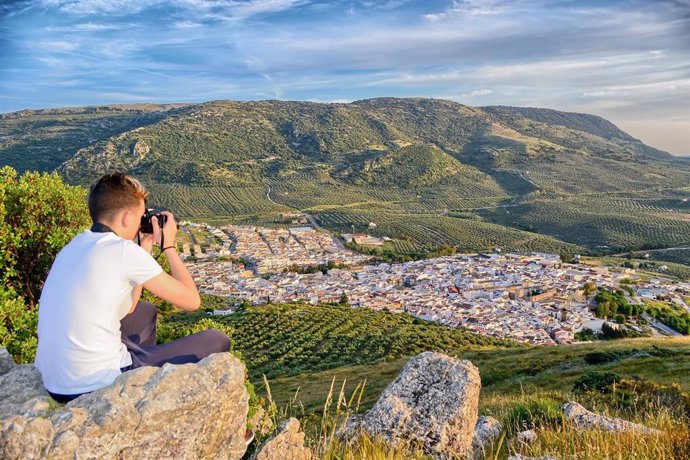 Archivo - Vista de Doña Mencía (Córdoba), uno de los destinos de turismo rural en la Subbética.