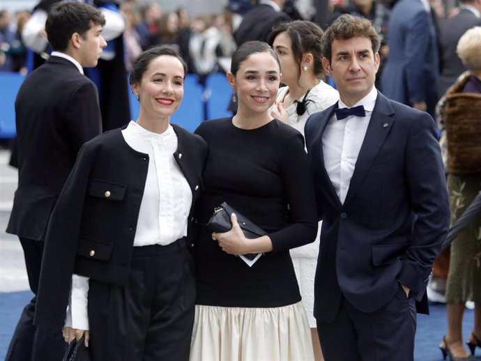 La actriz Candela Serrat y el actor Daniel Muriel a su llegada al Teatro Campoamor para asistir a la ceremonia de entrega de los 'Premios Princesa de Asturias 2024', a 25 de octubre de 2024, en Oviedo, Asturias (España).