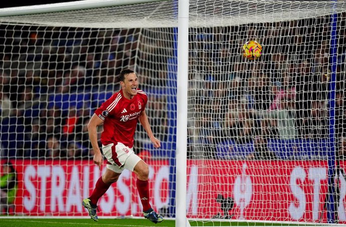 25 October 2024, United Kingdom, Leicester: Nottingham Forest's Chris Wood celebrates scoring his side's third goal, during the English Premier League soccer match between Leicester City and Nottingham Forest at King Power Stadium. Photo: Mike Egerton/PA 