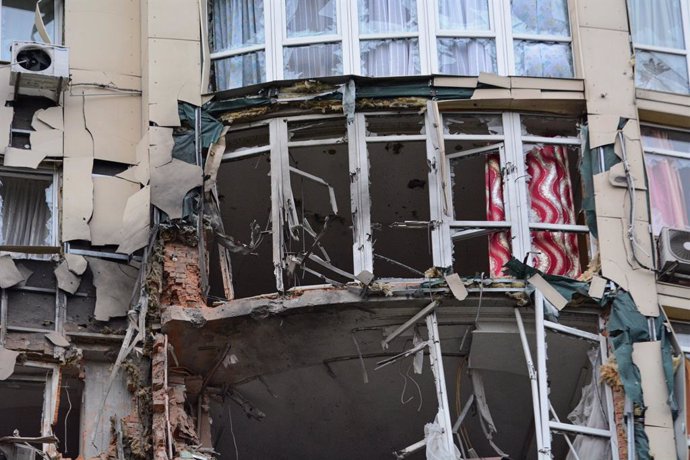 Archivo - May 8, 2023, Kyiv, Ukraine: Broken windows and a damaged facade of a residential building in Kyiv seen as a result of a Russian military attack by Iranian-made Shaheds drones. Russia attacked Ukraine at night with Iranian ''Shaheds'': 35 out of 