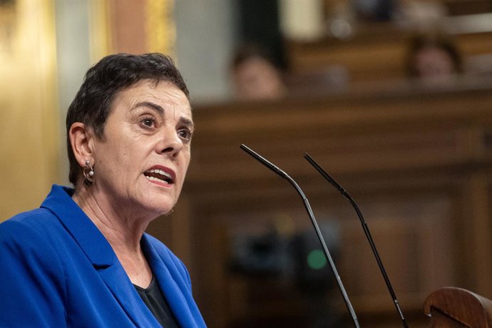 La portavoz de EH Bildu en el Congreso, Mertxe Aizpurua, interviene durante una sesión plenaria en el Congreso de los Diputados, a 15 de octubre de 2024, en Madrid (España).