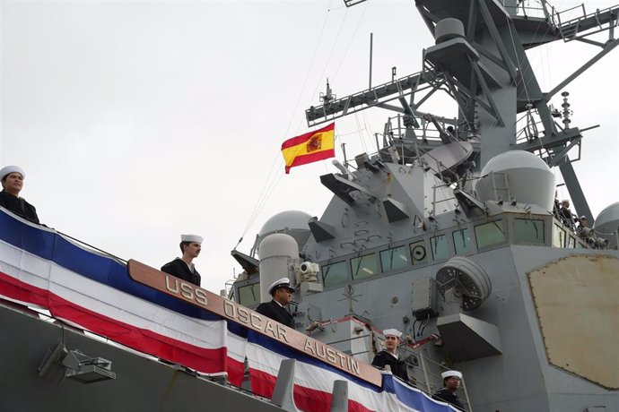 Imágenes de la ceremonia de la llegada del USS Oscar Austin a puerto de Rota. A 16 de octubre de 2024, en Rota, Cádiz (Andalucía, España).