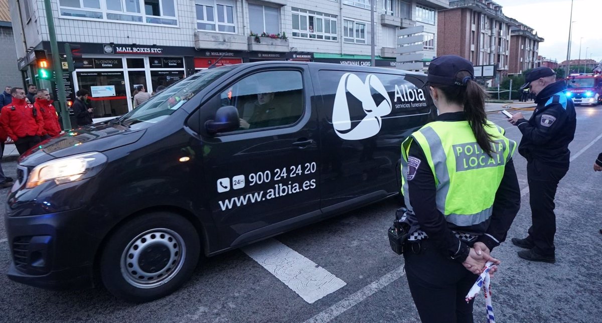 Tres muertos tras la explosión, incendio y derrumbe del edificio de La Albericia en Santander